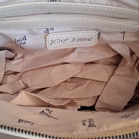 BETSEY JOHNSON Chalk color with Embossed Skulls & Bandana Purse. NWT. - Picture 9 of 15